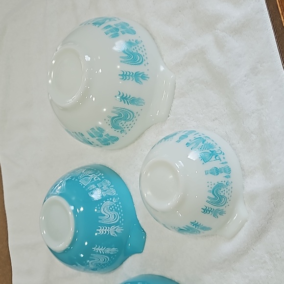 Vintage Pyrex Amish Blue Butterprint Bowls! - Picture 16 of 17